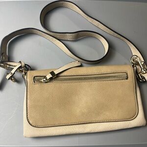 Simply Noelle Crossbody Hand Bag Purse Adjustable Strap Tan Zipper Front Pocket
